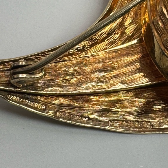 Vtg Metasco 18k RGP ribbon brooch - Picture 6 of 8